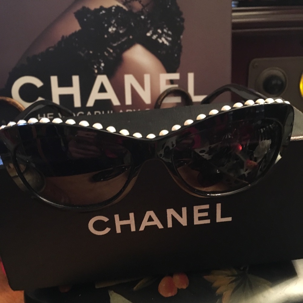 COPY - Chanel Pearl Lined Black Classic Sunglasses